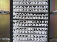 Outdoor 1200 pairs cross connection cabinet, SMC housing, with base, for LSA module, 400pairs x 3 columns, 1450(H) x 750(W) x 320(D)mm, with 1200P back mount frame, cable clamp, cable rings, without LSA modulesfacturer for Sale