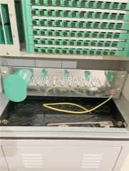 Outdoor SMC fiber street cabinet, SC, 96 fibers, single-sided, single door, plastic case splitter type, with 6 plastic case slots